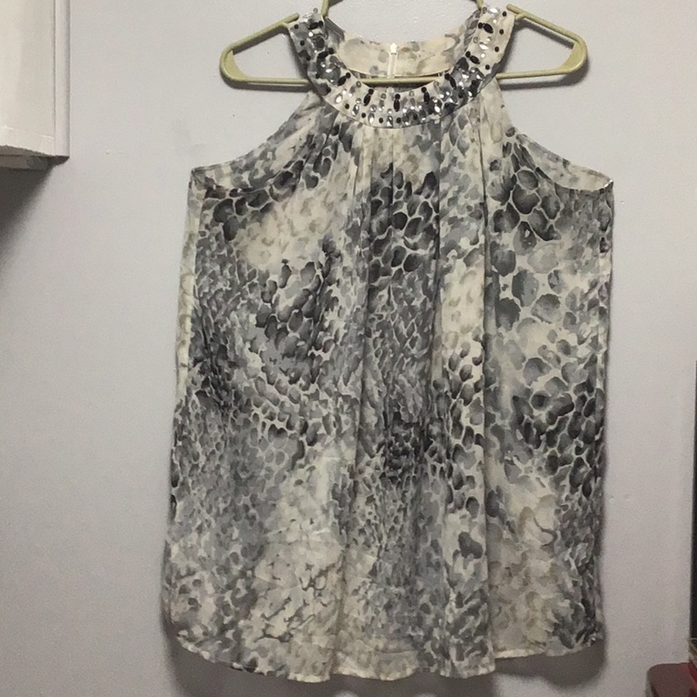 AV jeweled neck sleeveless top size Medium . 🌻